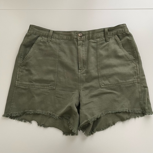 Aerie Olive Adventure Short - Picture 4 of 6